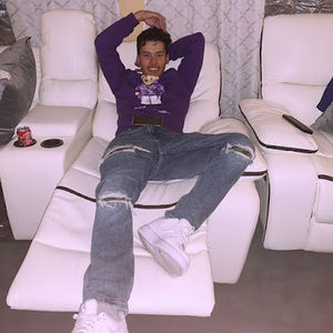 Meet your Posher, Efrain